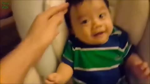 Funnie Reaction of the Little Baby