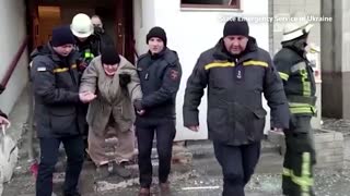 Emergency services film Kyiv residents evacuating