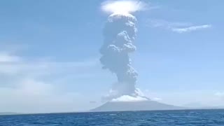 Volcano Erupts In Indonesia.. AMAZING!!
