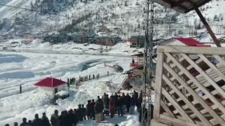Fuertes nevadas en Pakistán dejan 94 muertos