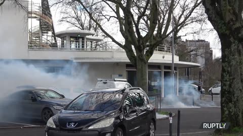 France: Protesters clash with police in Nantes at demo against pension reform - 18.03.2023