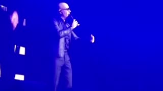 Pitbull gives epic patriotic speech at performance