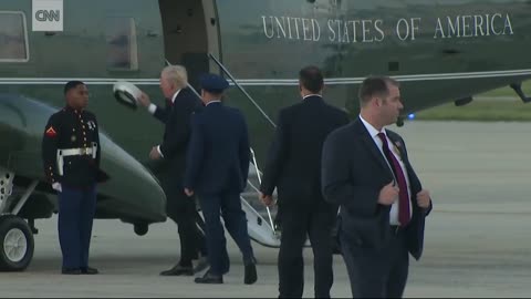 Trump stops to retrieve Mariner's hat