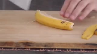 How hard is it to peel a banana 😂