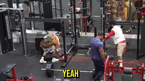 Elite Powerlifter Pretended to be a BEGINNER in a GYM to make
