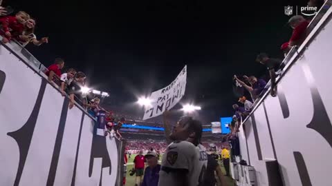 Lamar Jackson picks up & signs a fan's pay 'em sign 