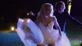 Newlyweds Awe Guests With 'Despacito' Wedding Dance