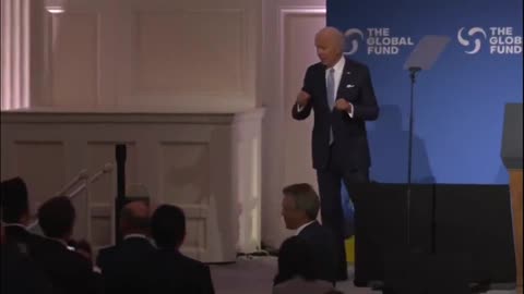 El demente Joe Biden de nuevo desorientado en el Fondo Mundial