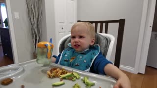 Baby tries carbonated water for the first time with hilarious results