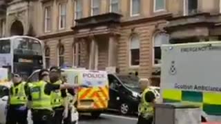 Video: Abatido el atacante que acuchilló a tres personas en el centro de Glasgow