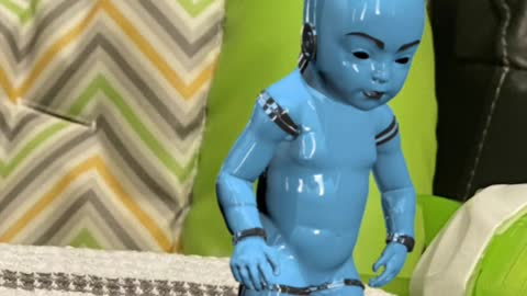 Baby mini robot dancing breakdance