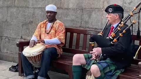 Epic street performance combines African & Scottish rhythm