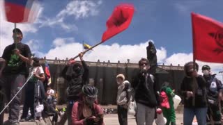 Miles de colombianos vuelven a poner al Gobierno en jaque en las calles
