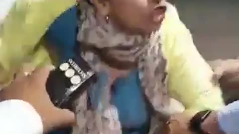 Mujer agredió a empleados de una aerolínea