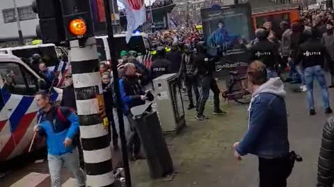 Protestors and Riot Police Clash in Amsterdam Over COVID Lockdowns and Mandates