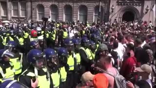 Uk protesters outnumber police