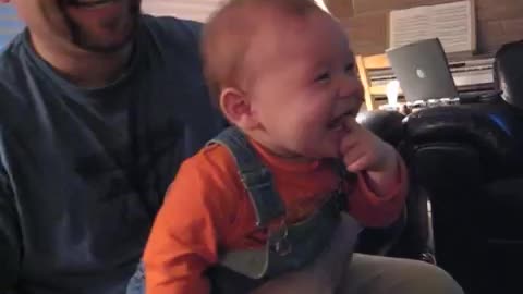 Baby Finds Nintendo Wii Absolutely Hilarious