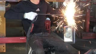 Mechanic Gives a Sparking Performance