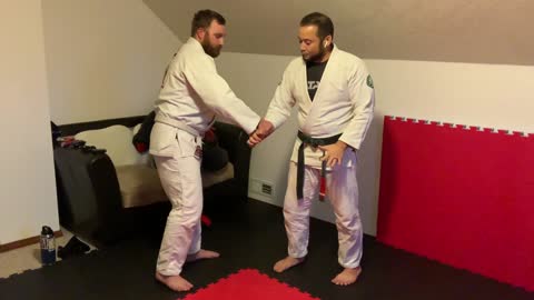 Breaking Grips on the Wrists with a VERY Practical Tip (closed captioned)
