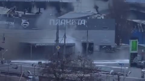 Russian Tanks destroying civil infrastructure in Mariupol Donetsk