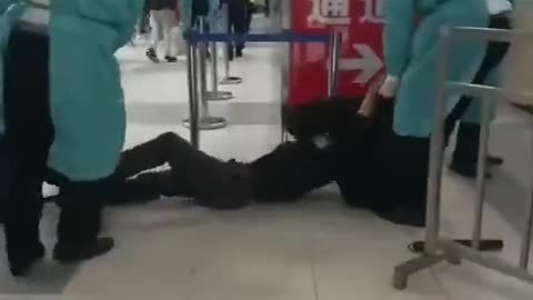 CHINA Zhuhai Guangzhou Airport ZERO COVID violence | Non asian people are forbidden to leave