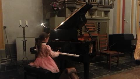 M.Clementi, Sonatine Op.36 Nr.1 Xuanna at 8 years old.