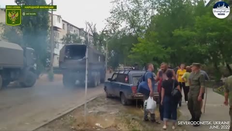 Luhansk Militia releases footage showing civilians evacuated from Azot plant in E. Ukraine