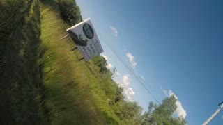 도로 건너다 빠른 속도로 달려오는 '오토바이'와 부딪힌 사슴의 최후(영상)