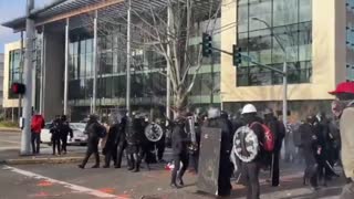 Antifa Gangs Up And Attacks Trump Supporters