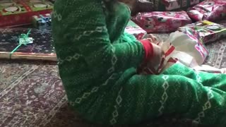 Toddler gets avocado for Christmas, gives hilarious reaction