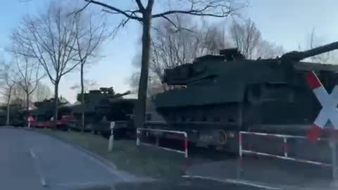 Footage: NATO-Convoys in Germany: Heading to Ukraine