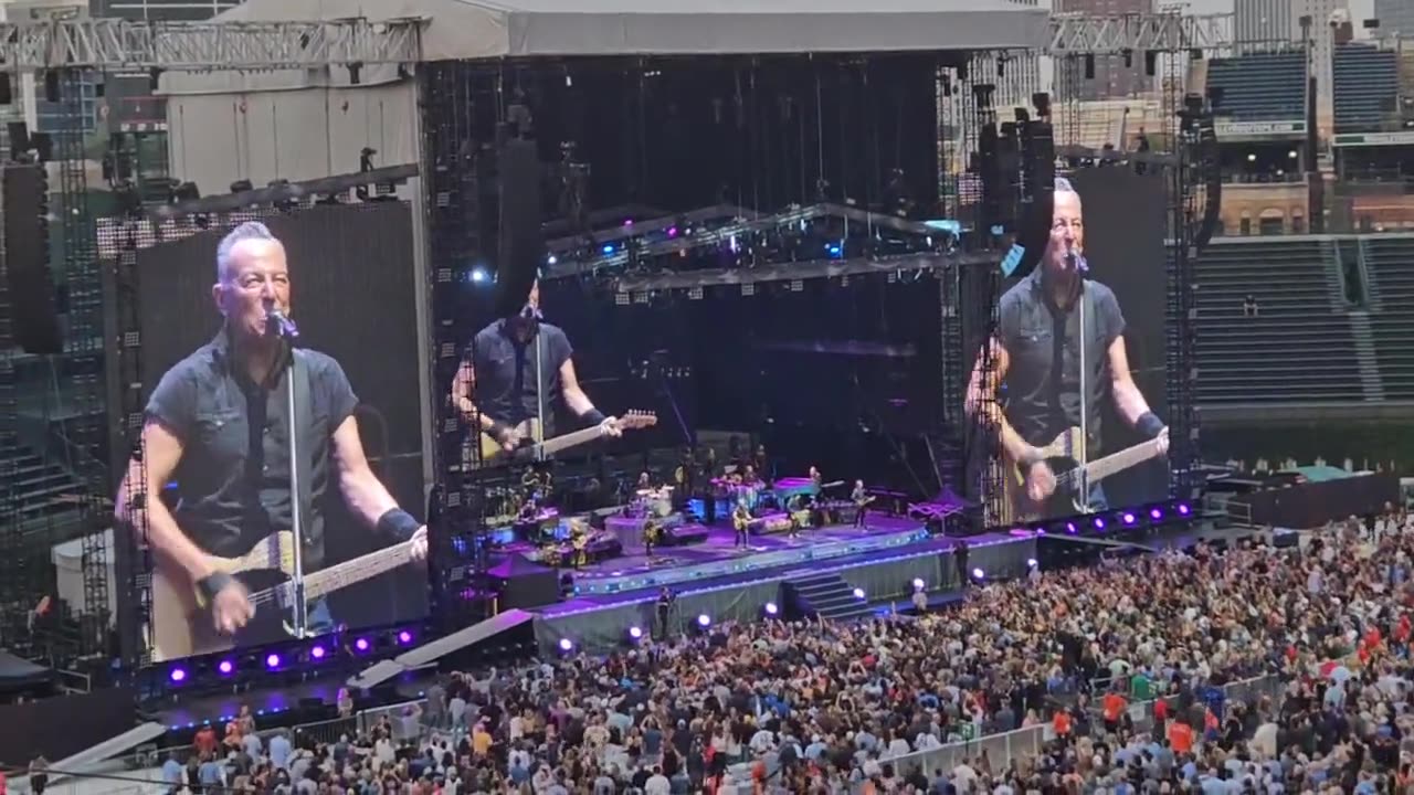 Bruce Springsteen at Chicago's Wrigley Field August 9 2023 Glory Days &  Dancing in the Dark 