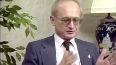 KGB informant Yuri Bezmenov's predicts the future of America in 1984