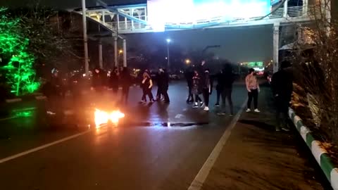Iran protestors set fire to objects, block roads