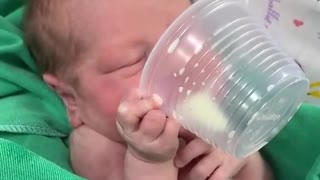 2-days-old baby drinking milk himself 🤤😍