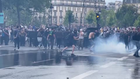 Fašističko iživljavanje francuske policije nad narodom
