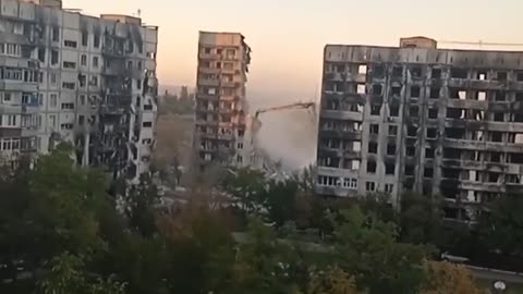 Destroyed houses are being demolished in Mariupol