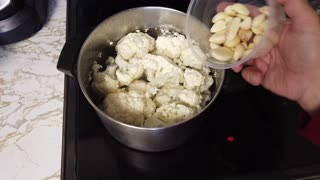 The Alternative to Mashed Potatoes - Cauliflower Mash