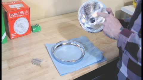 Installing a Headlight to a Rim using Fixing Clips