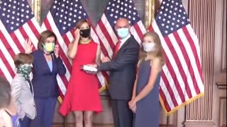 Pelosi Breaks Her Own Mask Mandate to Take a Picture