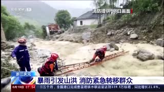 Dozens trapped in raging China floods