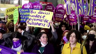 Police clash with protesters at Istanbul women's march