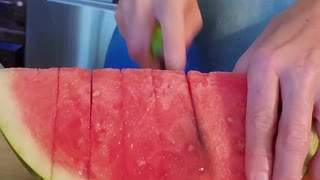 Life hacks: How to cut a watermelon fast and easy