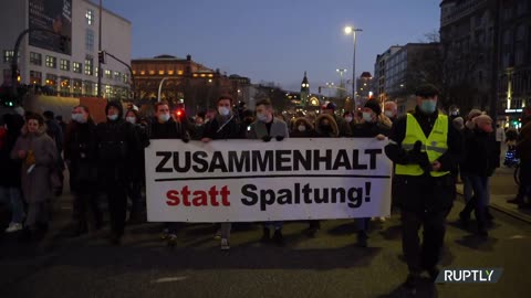 Germany: Thousands protest against COVID-19 restrix in Hamburg - 18.12.2021