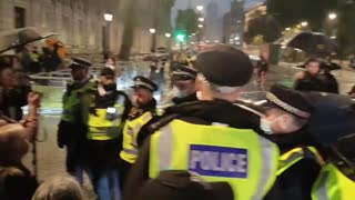 Protestors Chant "Arrest Bill Gates" After Boris Johnson Invited Him For Dinner