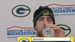 Aaron Rodgers shuts down vax-obssessed MVP voter with brutal line