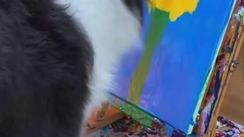 A dog paints a painting perfectly.