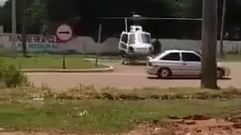 Helicopter that parks in the middle of the highway and breaks the propeller