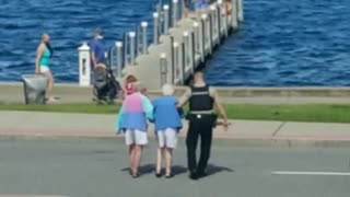 Police Officer Applauded for Kind Hearted Assistance