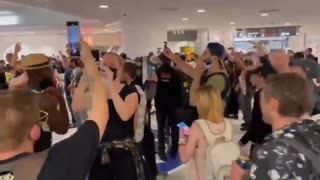France: Vaccine Passport Protesters Enter Mall, Chant Liberte!